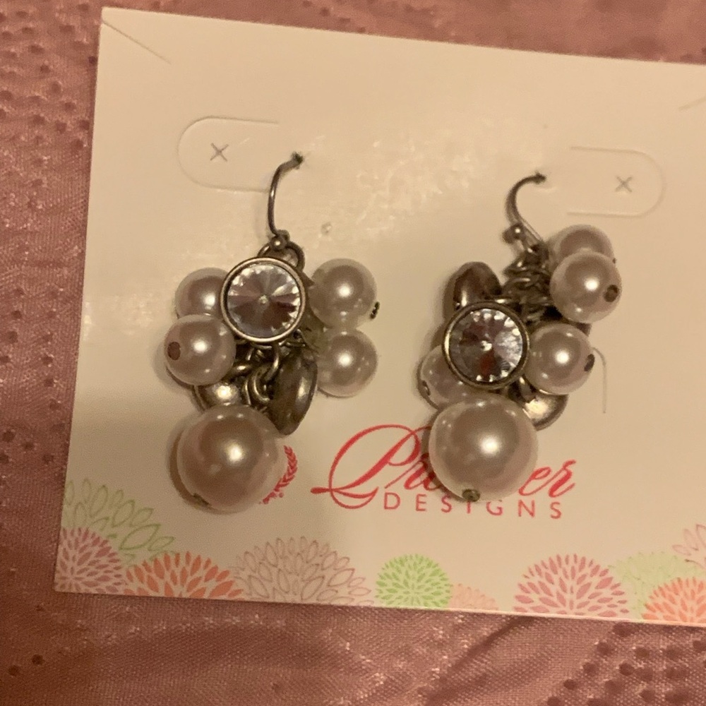 Premier Designs Silver Pearl Earrings